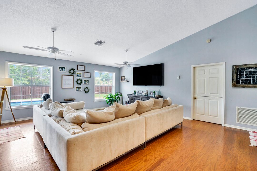 Active With Contract: $875,000 (3 beds, 3 baths, 2621 Square Feet)