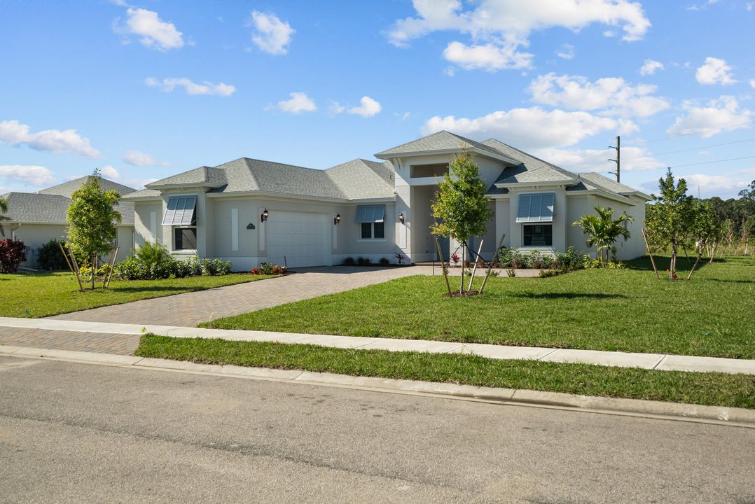 Active With Contract: $699,000 (3 beds, 3 baths, 2608 Square Feet)