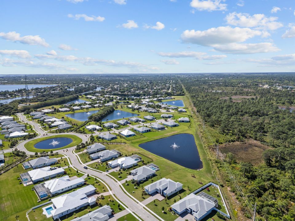 Active With Contract: $699,000 (3 beds, 3 baths, 2608 Square Feet)