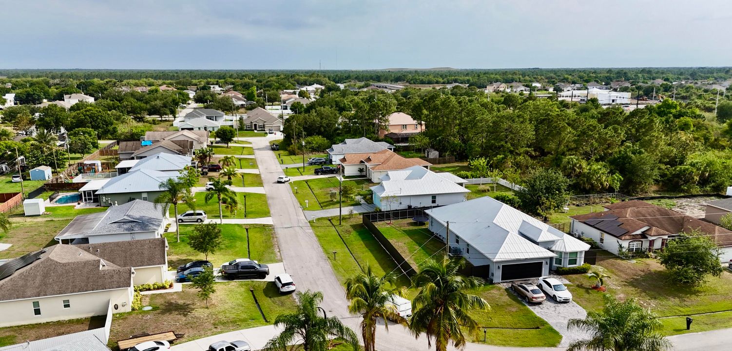 For Sale: $415,000 (3 beds, 2 baths, 1202 Square Feet)