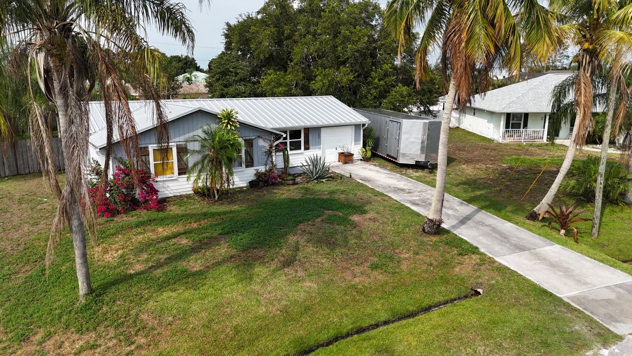 For Sale: $415,000 (3 beds, 2 baths, 1202 Square Feet)