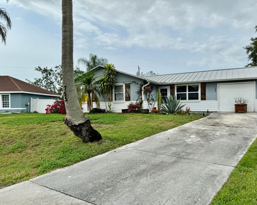 For Sale: $415,000 (3 beds, 2 baths, 1202 Square Feet)