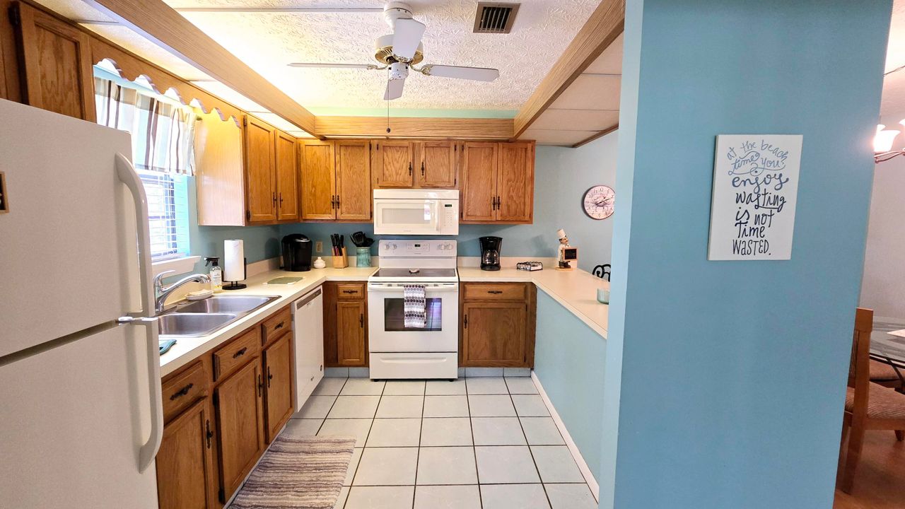 For Rent: $1,900 (2 beds, 2 baths, 1384 Square Feet)
