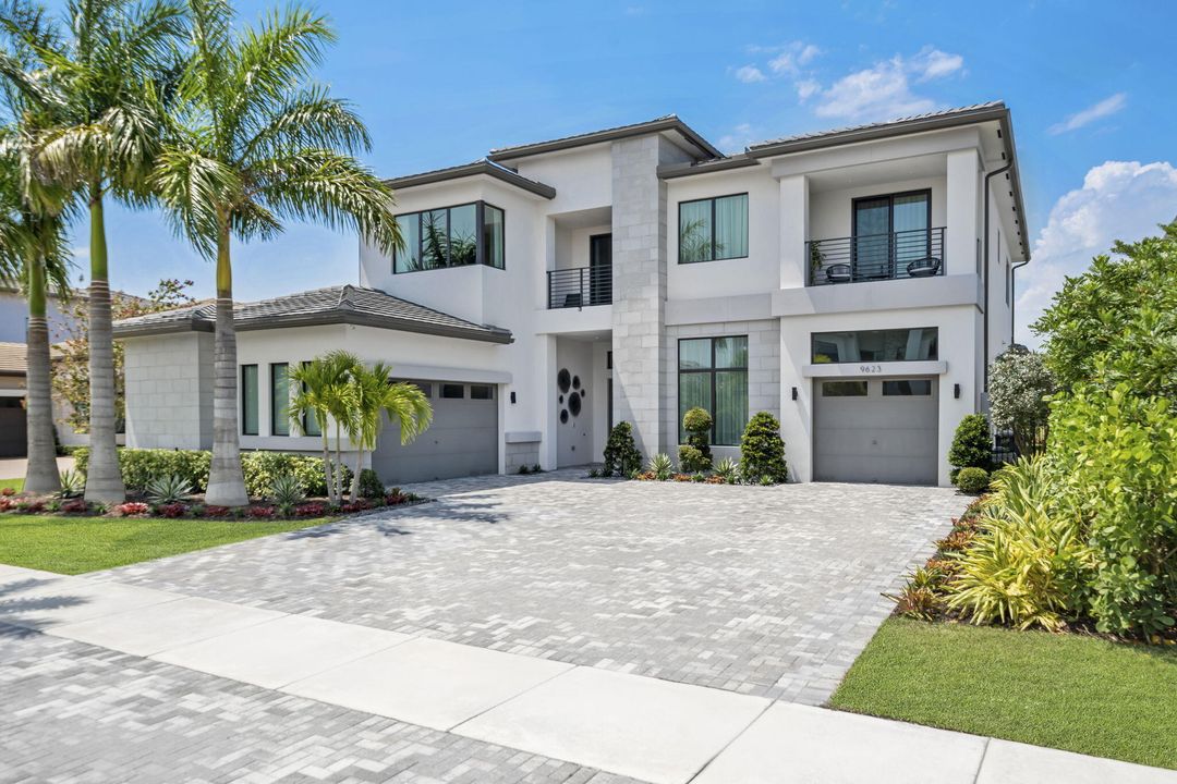 For Sale: $5,749,999 (5 beds, 5 baths, 6129 Square Feet)