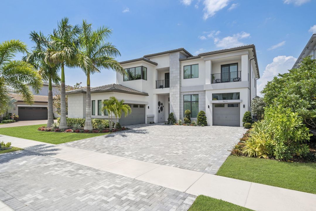 For Sale: $5,749,999 (5 beds, 5 baths, 6129 Square Feet)