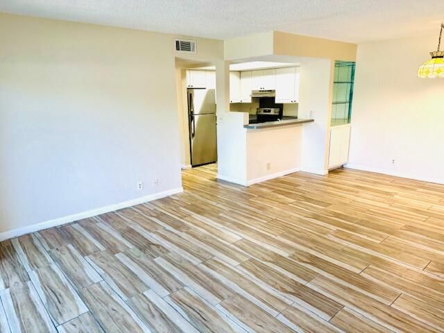 For Rent: $1,545 (1 beds, 1 baths, 705 Square Feet)