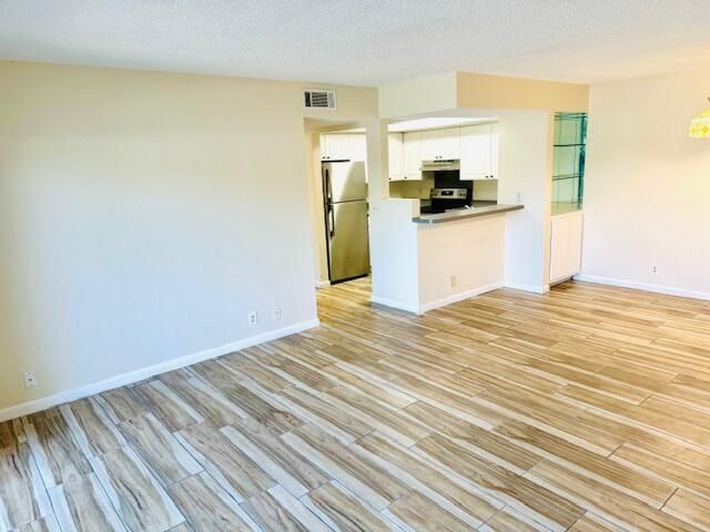 For Rent: $1,545 (1 beds, 1 baths, 705 Square Feet)