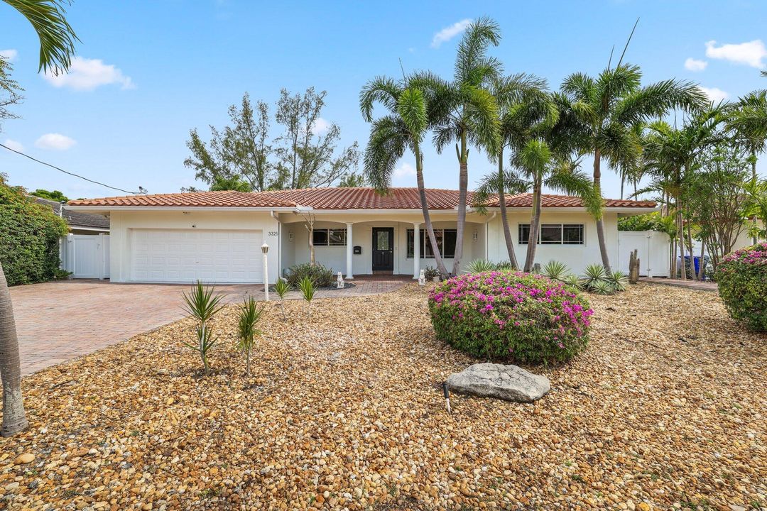 For Sale: $1,599,000 (3 beds, 2 baths, 2512 Square Feet)