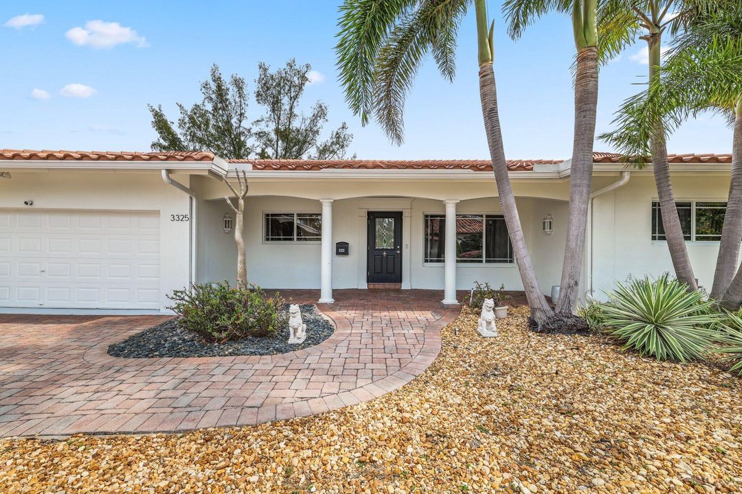 For Sale: $1,599,000 (3 beds, 2 baths, 2512 Square Feet)