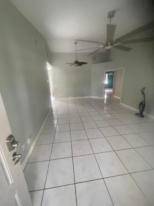 For Rent: $2,800 (3 beds, 2 baths, 1089 Square Feet)