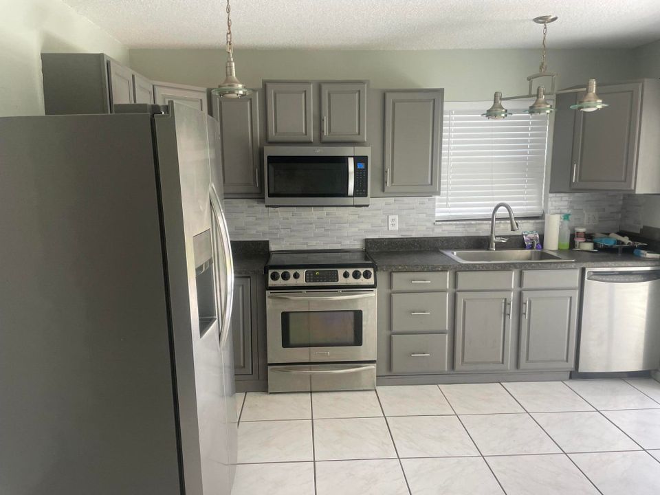 For Rent: $2,800 (3 beds, 2 baths, 1089 Square Feet)