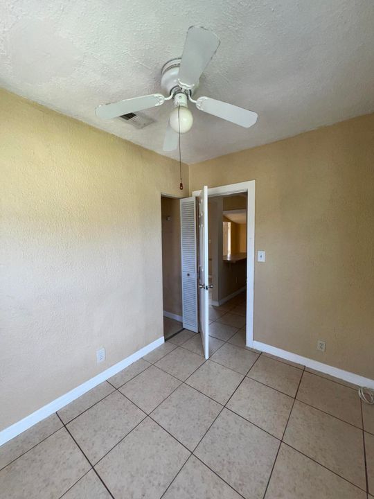 For Rent: $1,850 (2 beds, 1 baths, 895 Square Feet)