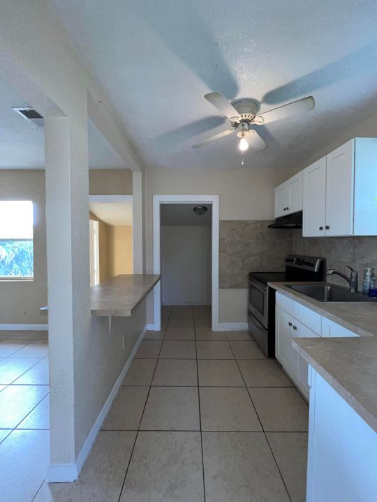 For Rent: $1,850 (2 beds, 1 baths, 895 Square Feet)