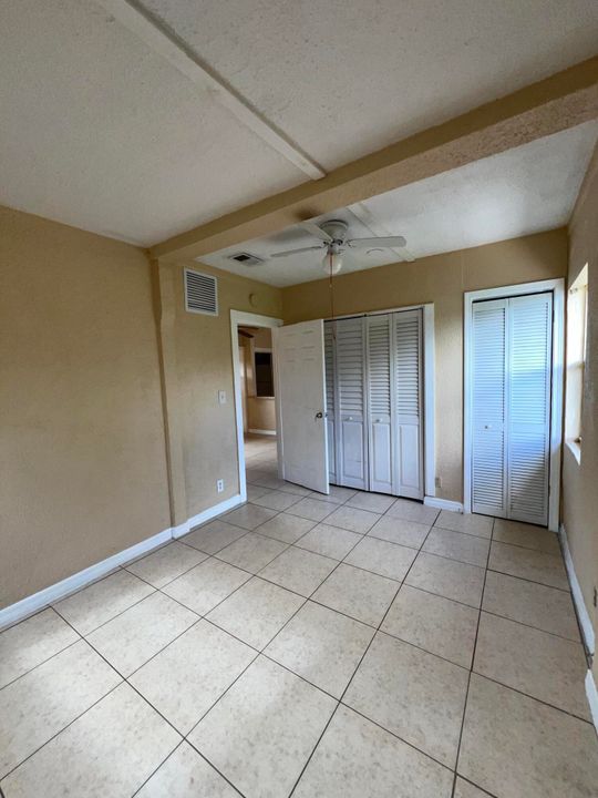 For Rent: $1,850 (2 beds, 1 baths, 895 Square Feet)