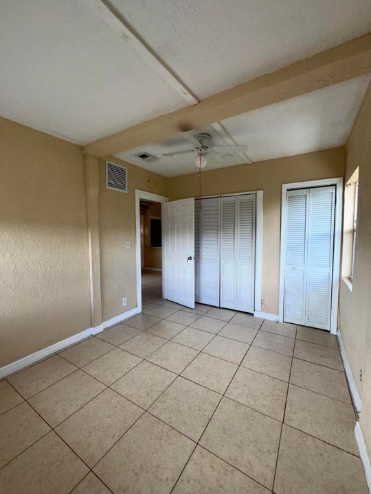 For Rent: $1,850 (2 beds, 1 baths, 895 Square Feet)