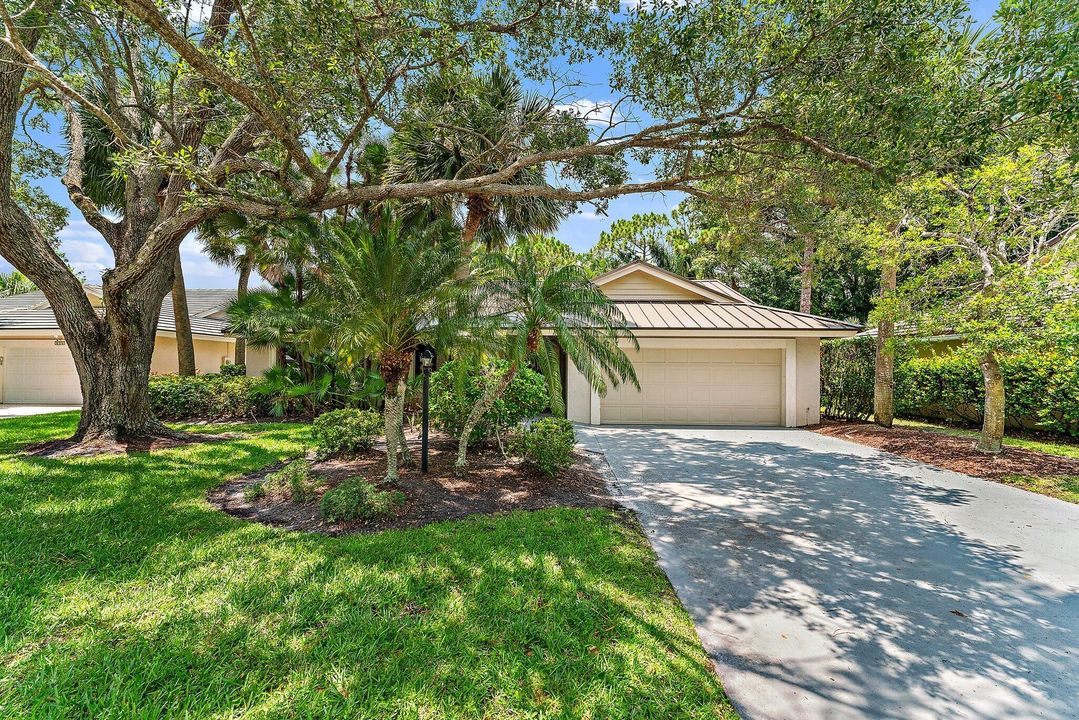 For Sale: $700,000 (3 beds, 2 baths, 1991 Square Feet)