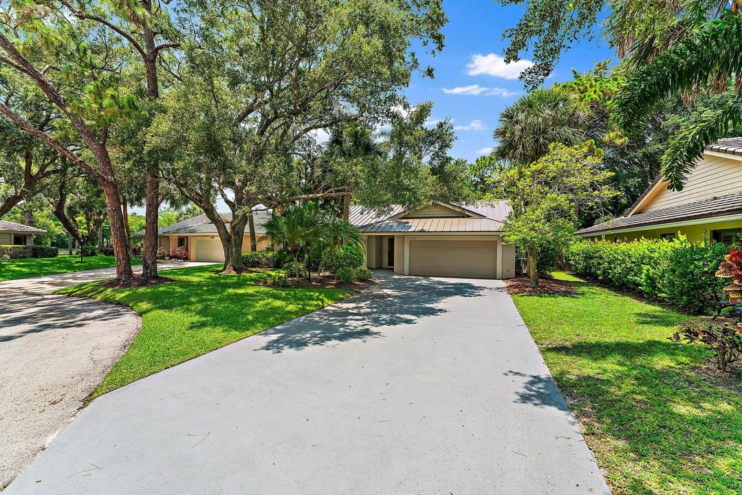 For Sale: $700,000 (3 beds, 2 baths, 1991 Square Feet)