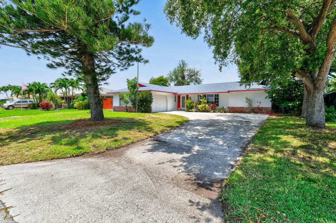 For Sale: $549,000 (3 beds, 2 baths, 1743 Square Feet)