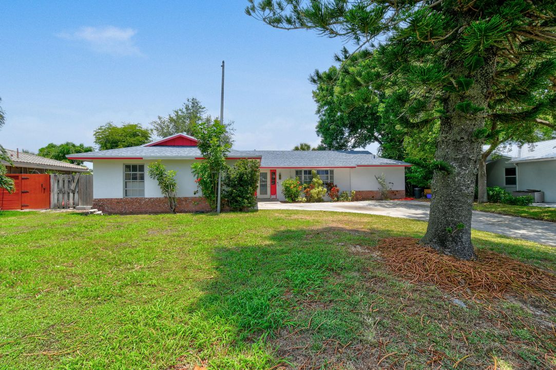 For Sale: $549,000 (3 beds, 2 baths, 1743 Square Feet)