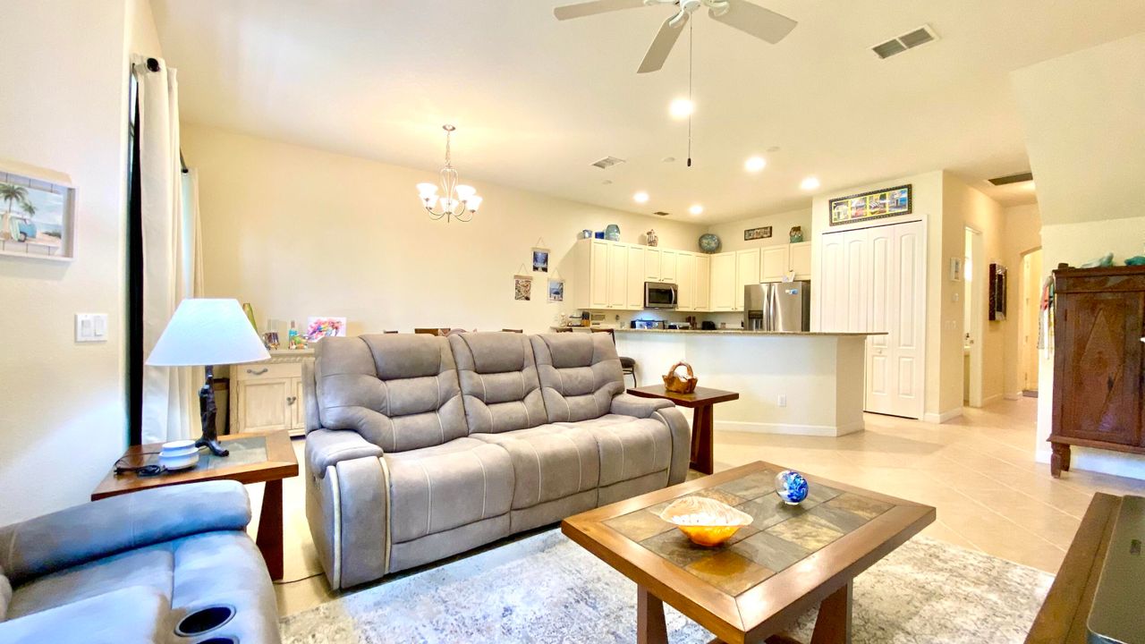 For Sale: $350,000 (2 beds, 2 baths, 1759 Square Feet)