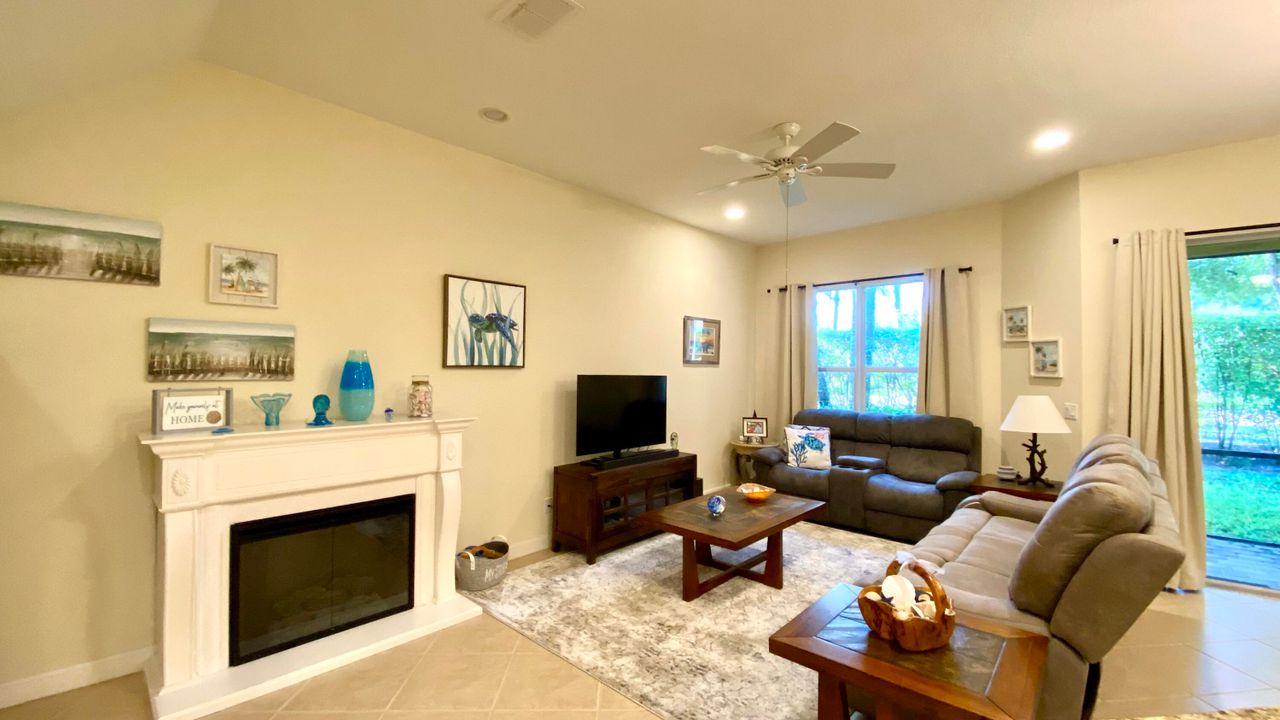 For Sale: $350,000 (2 beds, 2 baths, 1759 Square Feet)