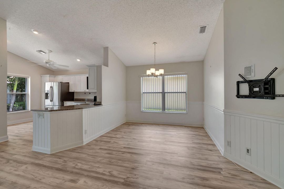 For Sale: $489,000 (3 beds, 2 baths, 1428 Square Feet)