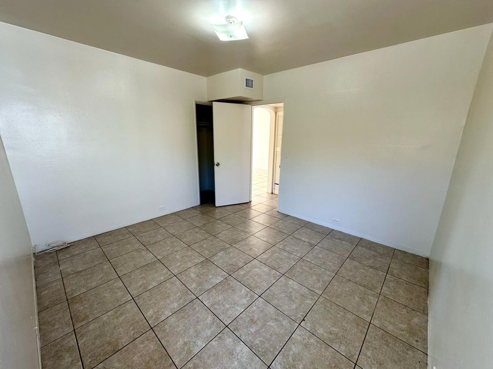 For Rent: $1,825 (2 beds, 1 baths, 950 Square Feet)