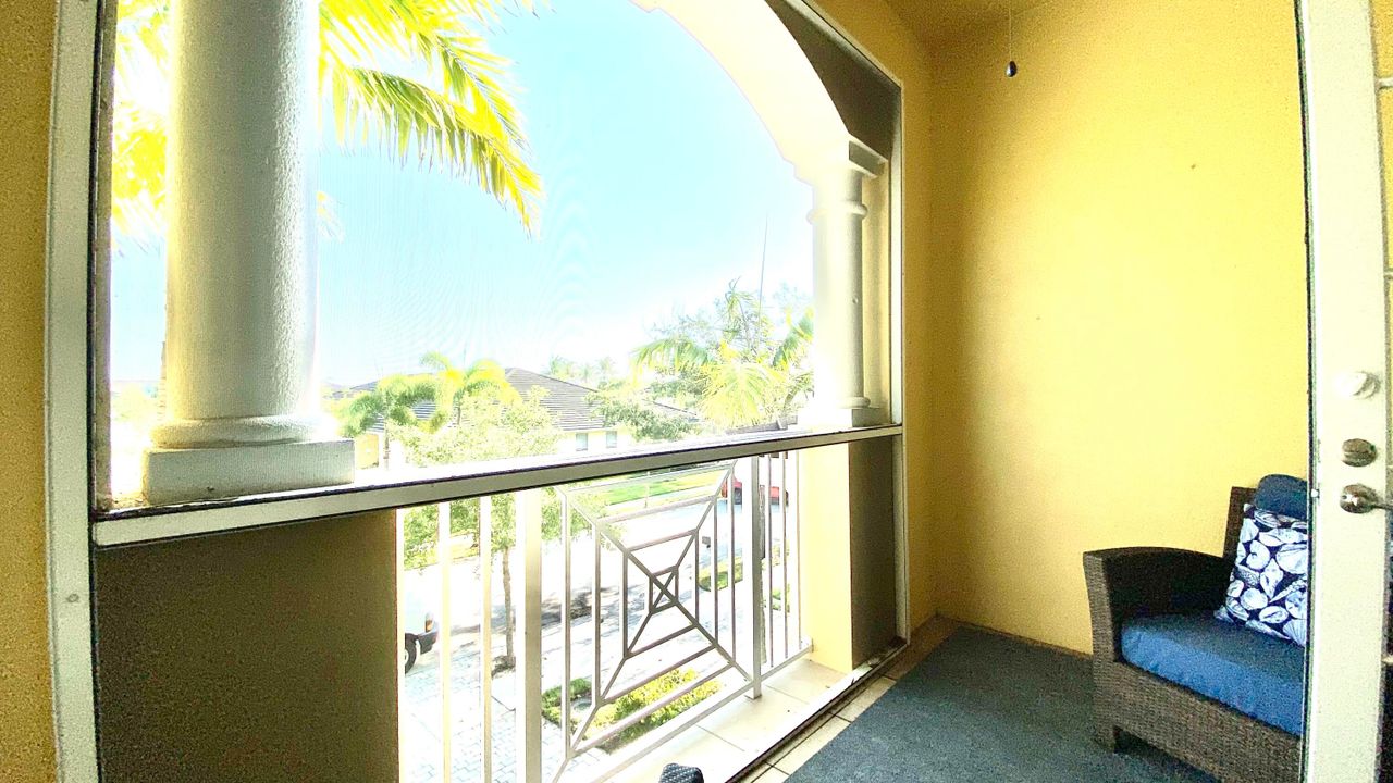 For Sale: $350,000 (2 beds, 2 baths, 1759 Square Feet)