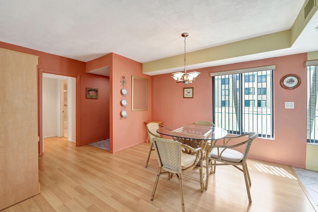 For Sale: $415,000 (2 beds, 2 baths, 1184 Square Feet)