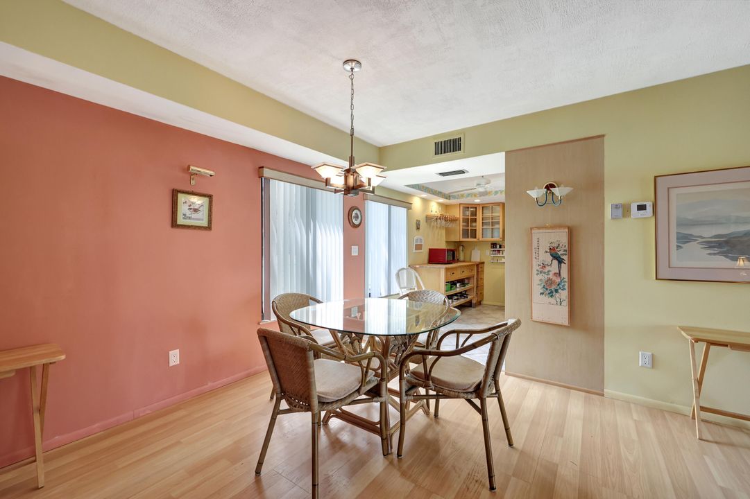 For Sale: $415,000 (2 beds, 2 baths, 1184 Square Feet)