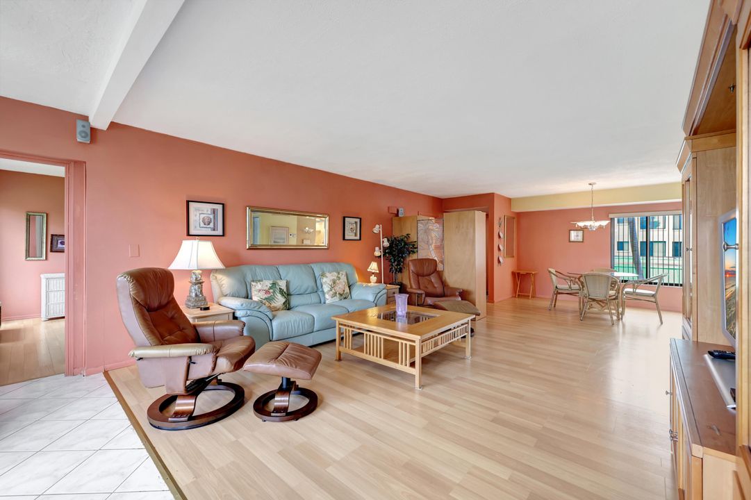 For Sale: $415,000 (2 beds, 2 baths, 1184 Square Feet)