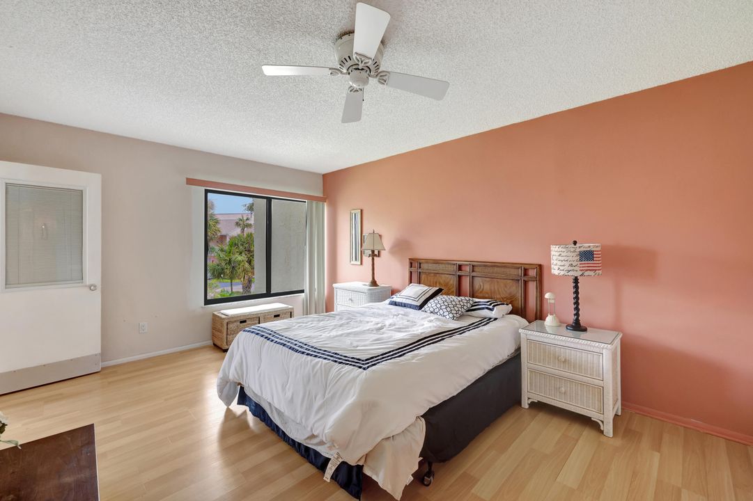 For Sale: $415,000 (2 beds, 2 baths, 1184 Square Feet)