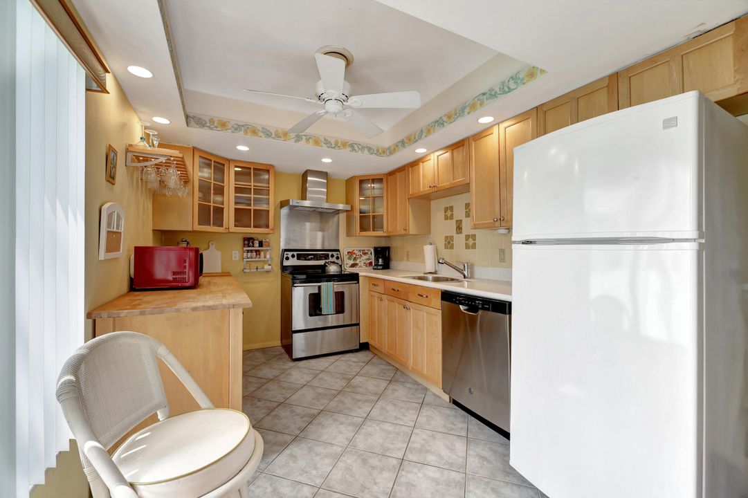 For Sale: $415,000 (2 beds, 2 baths, 1184 Square Feet)