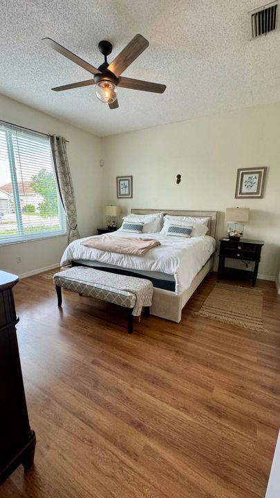 Active With Contract: $3,500 (3 beds, 2 baths, 1608 Square Feet)