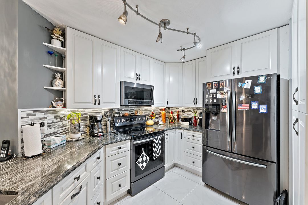 For Sale: $337,000 (2 beds, 2 baths, 1354 Square Feet)