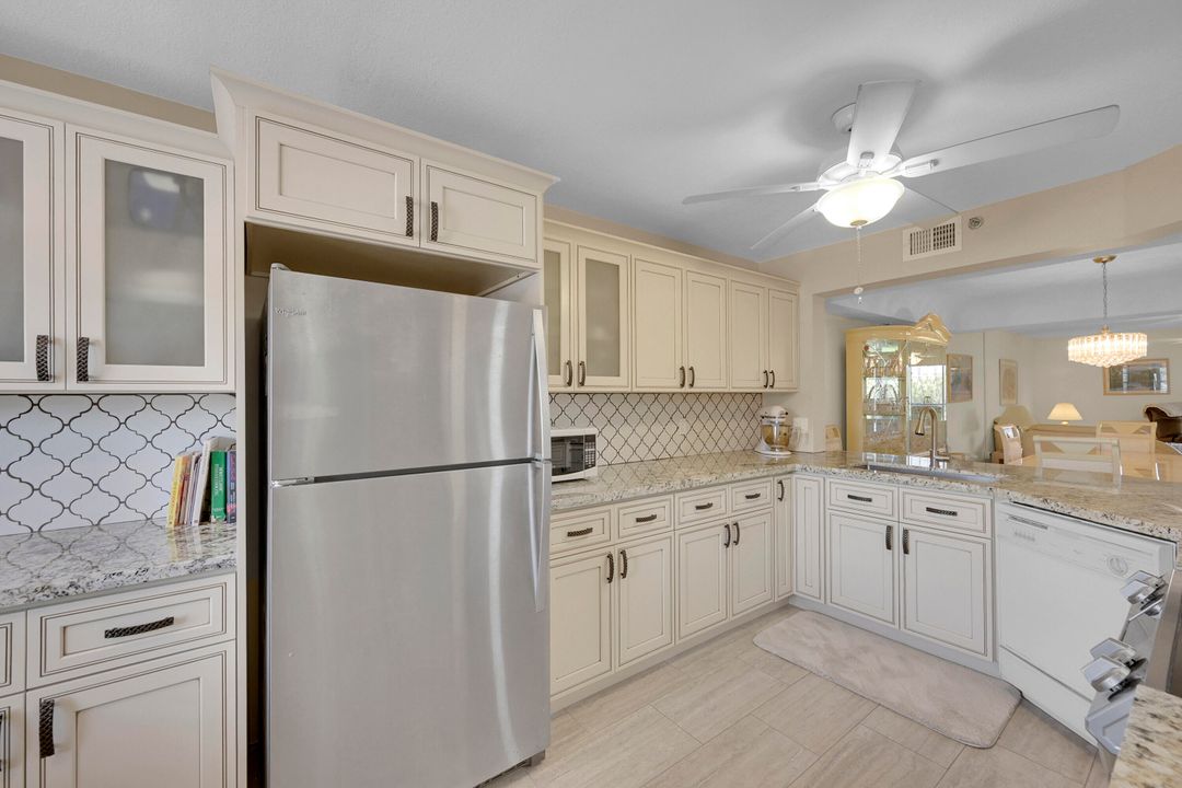 For Sale: $355,000 (2 beds, 2 baths, 1515 Square Feet)