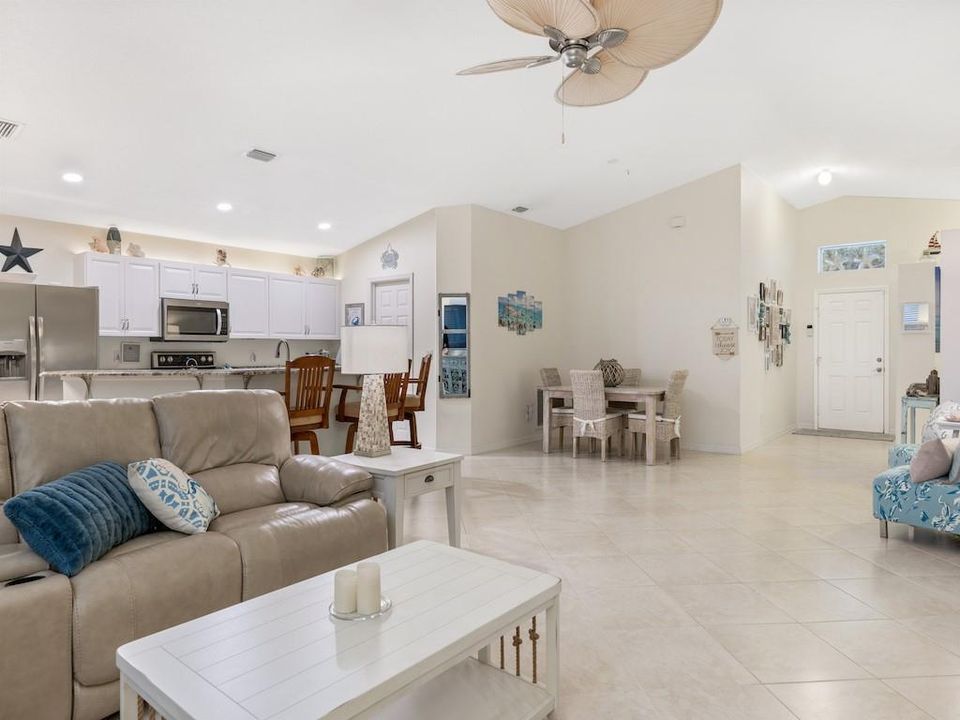 Active With Contract: $365,000 (3 beds, 2 baths, 1636 Square Feet)