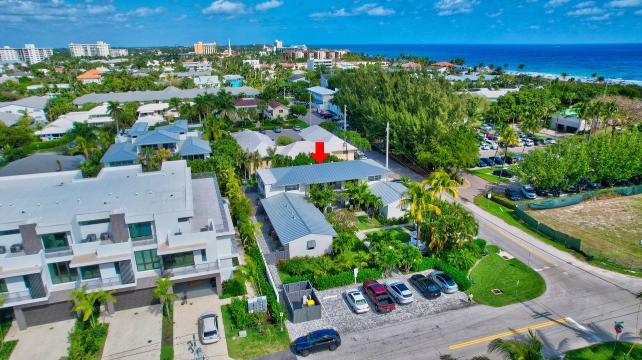 For Sale: $795,000 (2 beds, 2 baths, 880 Square Feet)