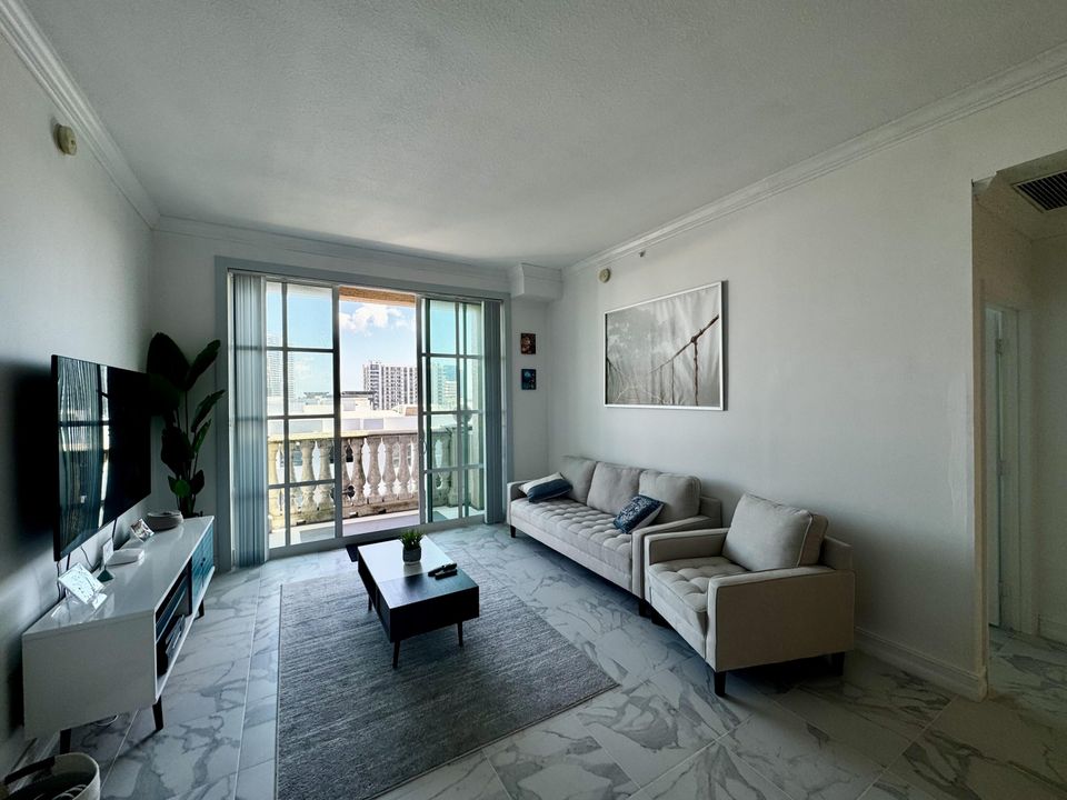 For Sale: $548,000 (2 beds, 2 baths, 1160 Square Feet)