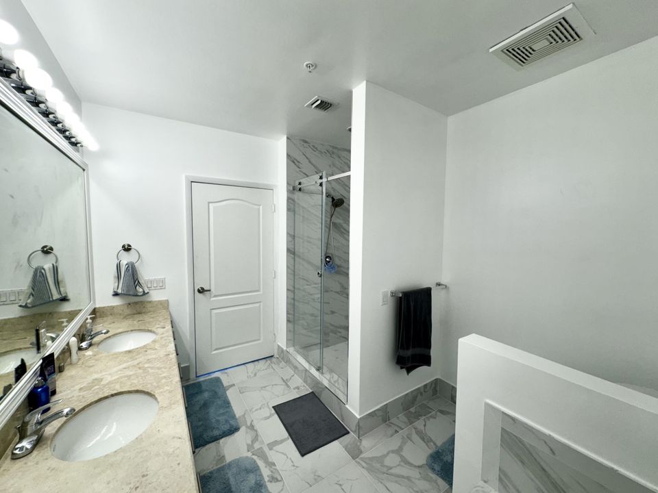 For Sale: $548,000 (2 beds, 2 baths, 1160 Square Feet)