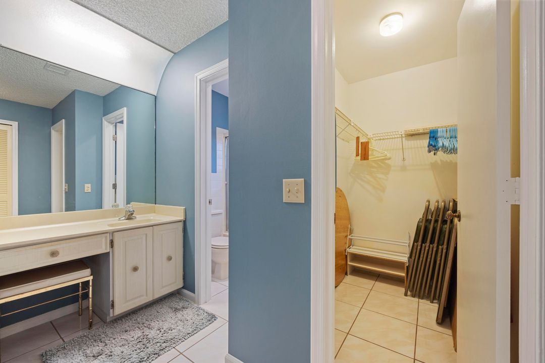 Active With Contract: $238,000 (2 beds, 2 baths, 1400 Square Feet)