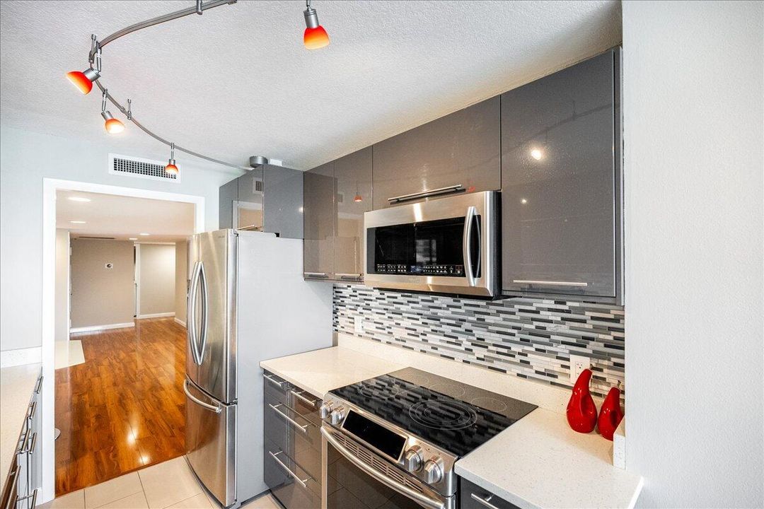 For Sale: $549,900 (2 beds, 2 baths, 1432 Square Feet)