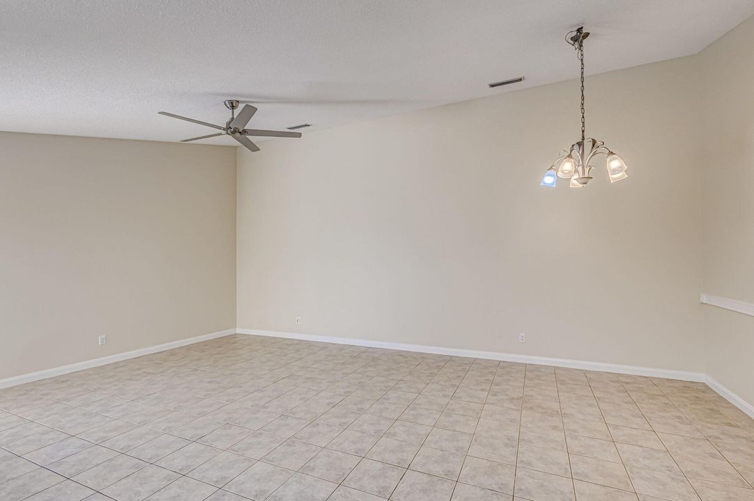 Active With Contract: $2,850 (2 beds, 2 baths, 1200 Square Feet)