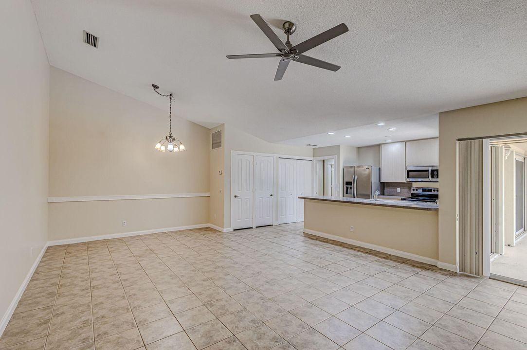 Active With Contract: $2,850 (2 beds, 2 baths, 1200 Square Feet)