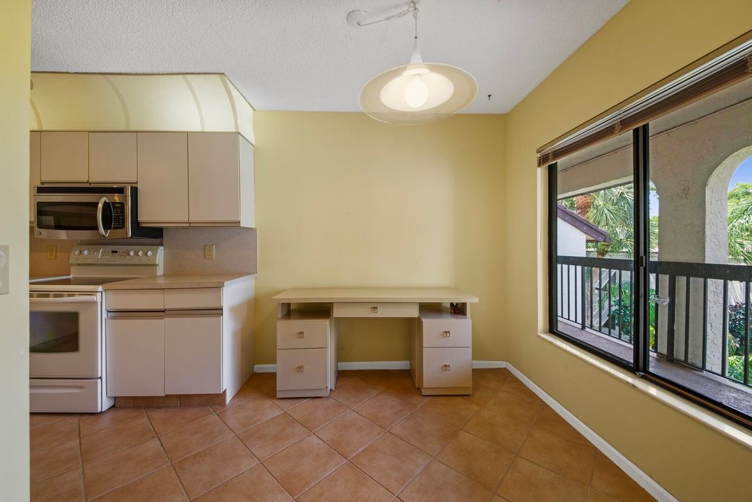 For Sale: $179,900 (2 beds, 2 baths, 1205 Square Feet)