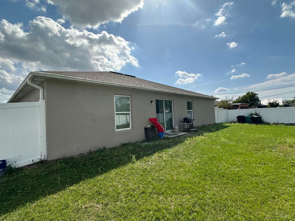 Active With Contract: $369,900 (3 beds, 2 baths, 1552 Square Feet)