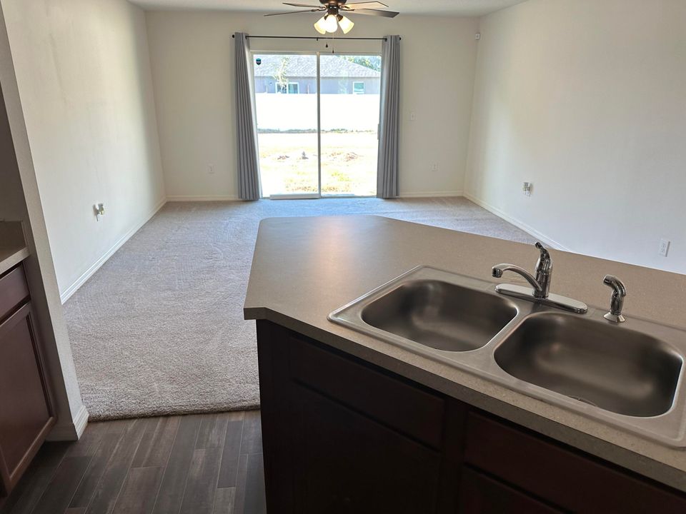 Active With Contract: $369,900 (3 beds, 2 baths, 1552 Square Feet)