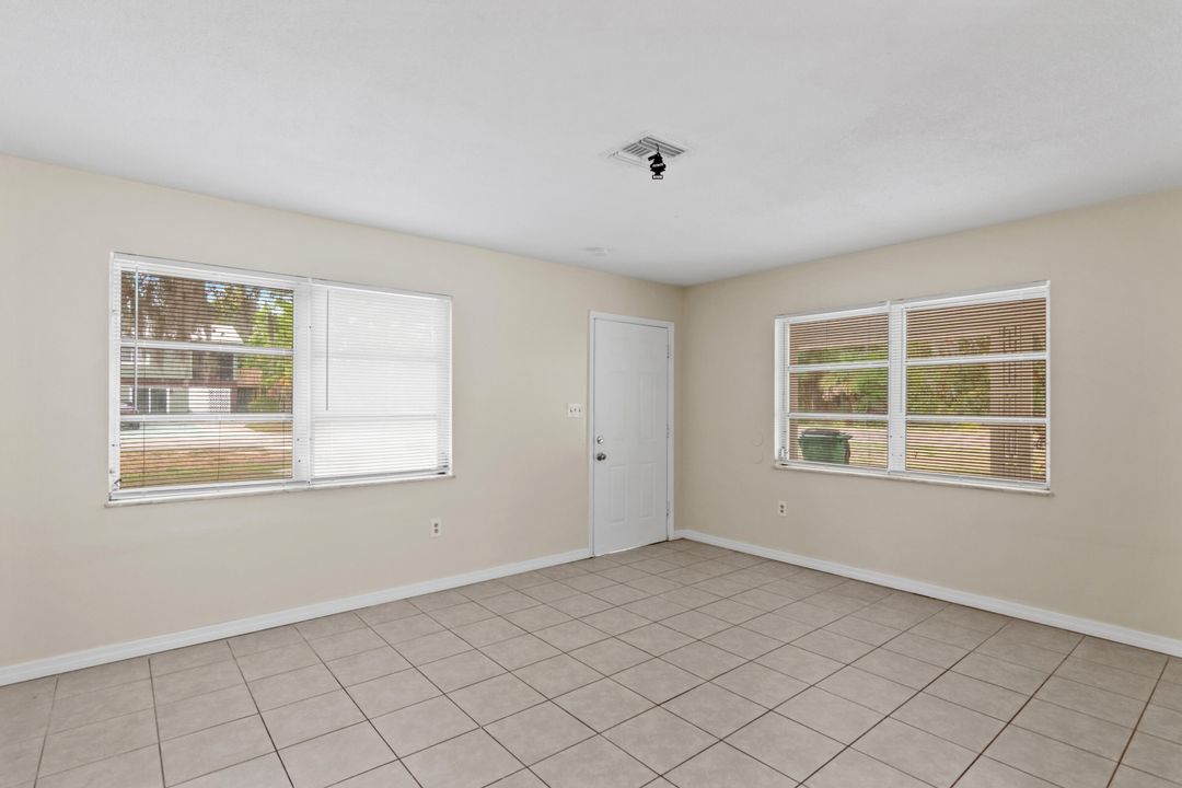 Active With Contract: $1,995 (4 beds, 2 baths, 1498 Square Feet)