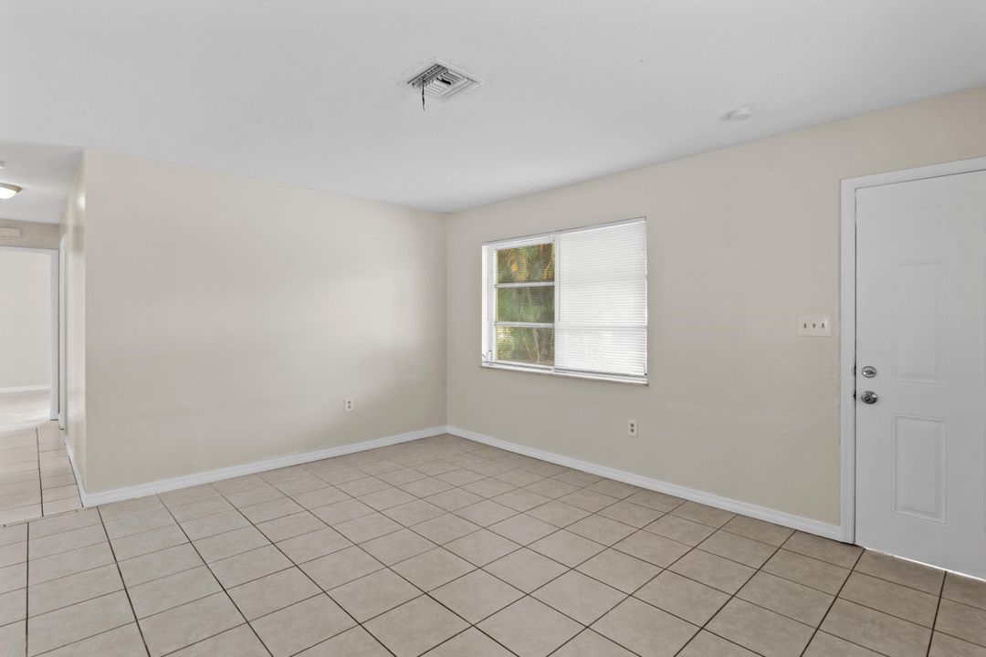 Active With Contract: $1,995 (4 beds, 2 baths, 1498 Square Feet)