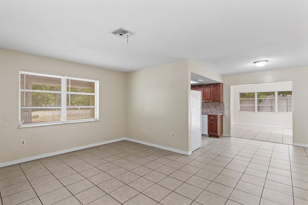 Active With Contract: $1,995 (4 beds, 2 baths, 1498 Square Feet)